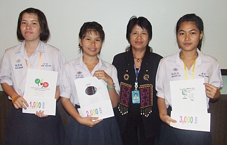 (L to R) 3rd place Kungwan Gnarnphasom, 2nd place Sumsini Royprasit, Theeraporn Srijan from the Pattaya Department of Social Welfare and Sriprathum Paosombut, grand prize winner display their logos.